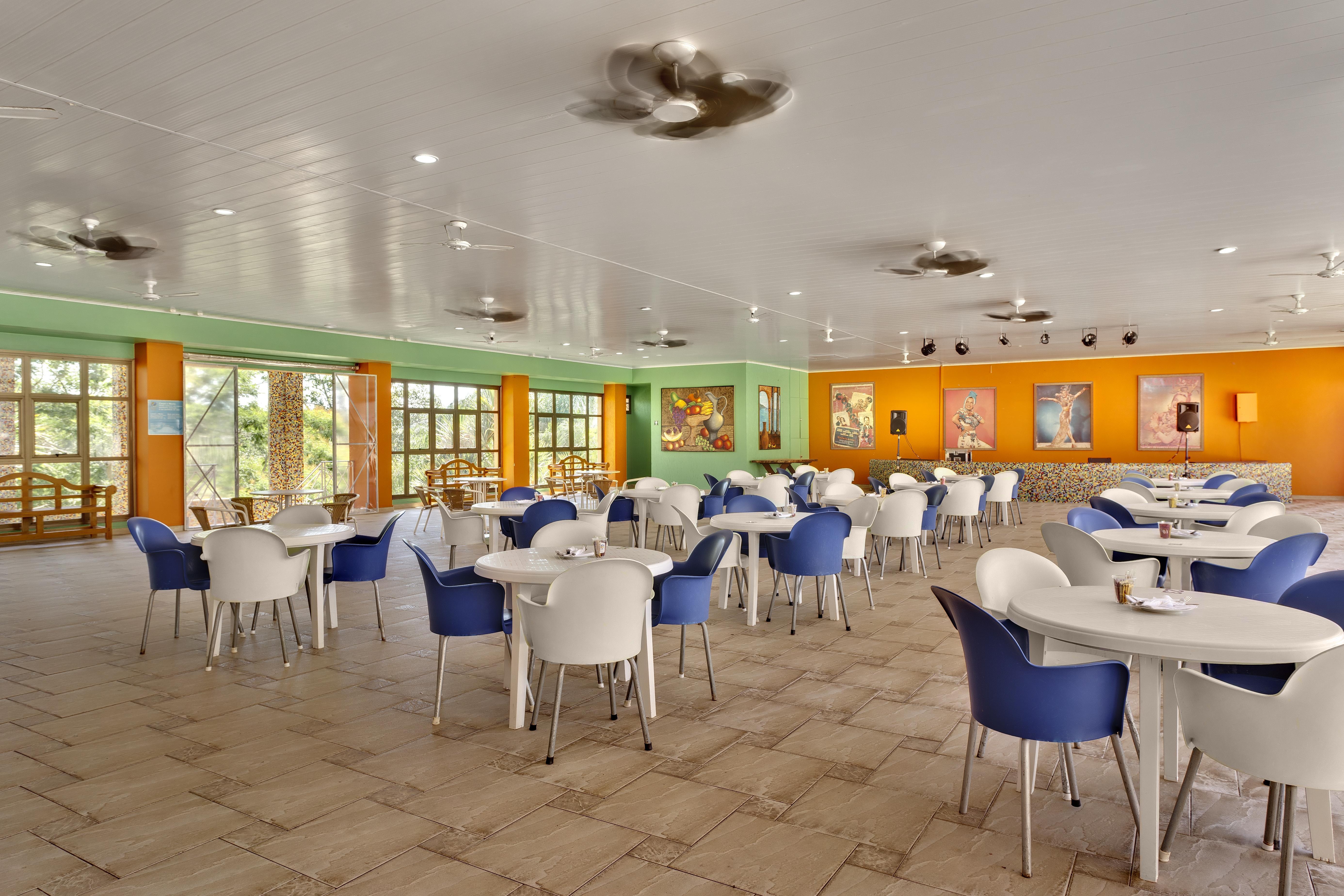 Mabu Thermas Grand Resort Foz do Iguacu Exterior photo The dining room at the International School of Amsterdam