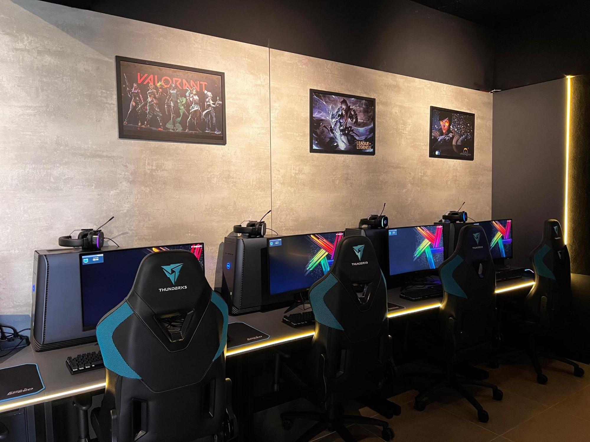 Mabu Thermas Grand Resort Foz do Iguacu Exterior photo The gaming room at the headquarters of Team Secret