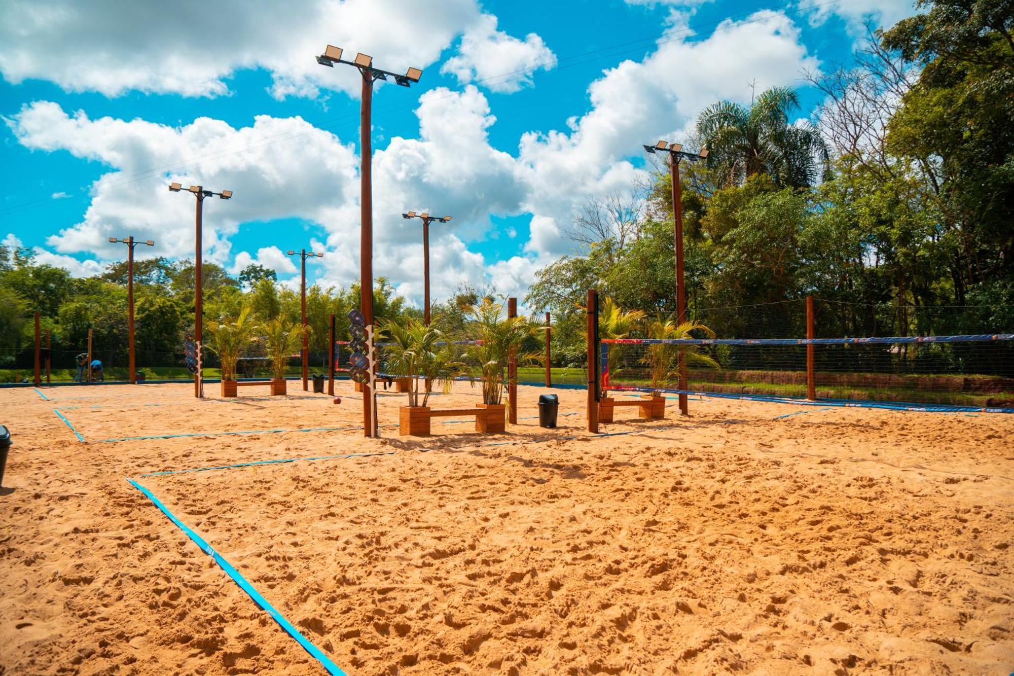 Mabu Thermas Grand Resort Foz do Iguacu Exterior photo The sand volleyball courts at the University of Florida